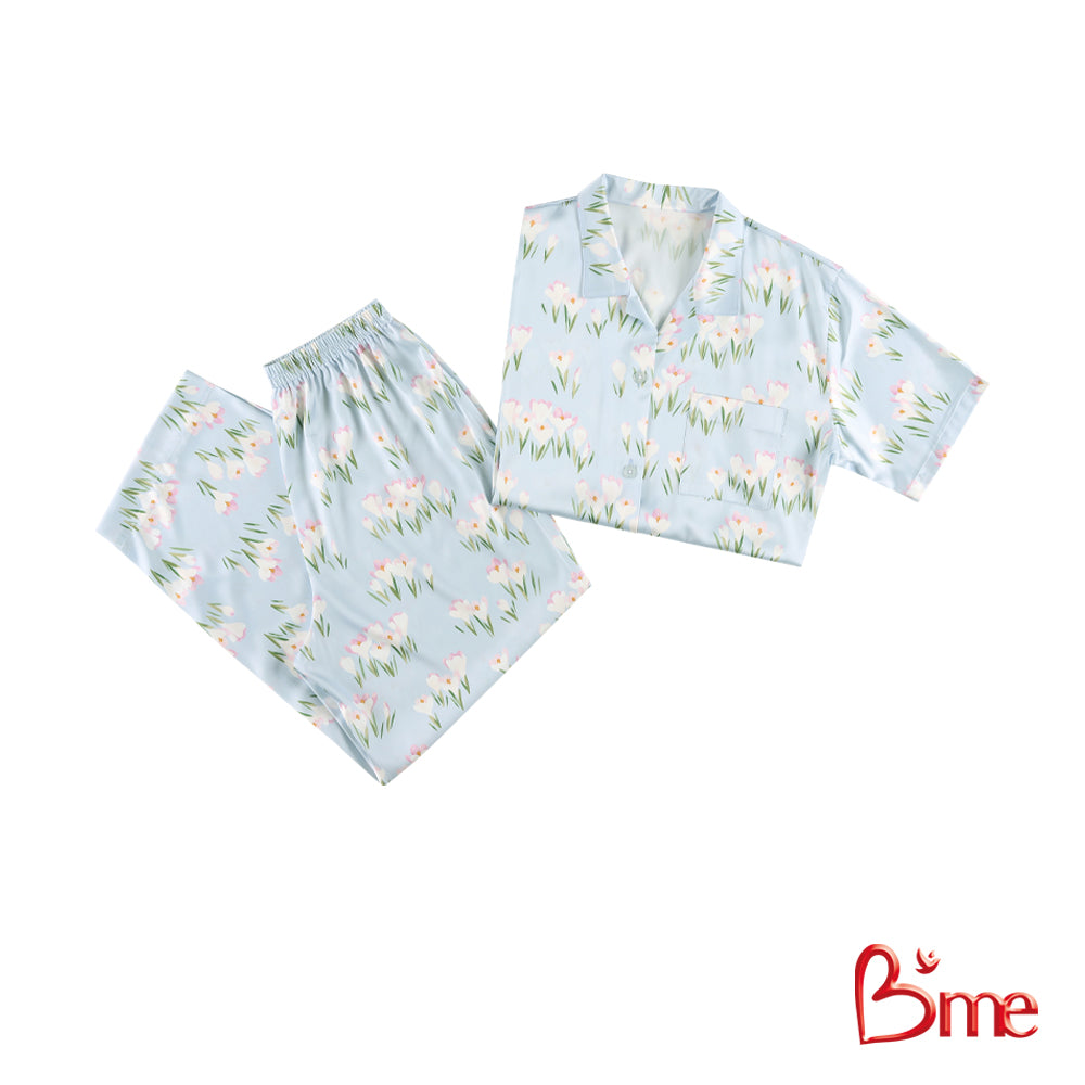 B'me ชุดนอนเสื้อแขนสั้นพร้อมกางเกงขายาว คอฮาวาย รุ่น ME8805 มี 4 สี สีฟ้าลายดอกไม้ สีม่วงลายดอกไม้ สีเขียวลายน้องหมา สีฟ้าลายน้องหมา M.10.25