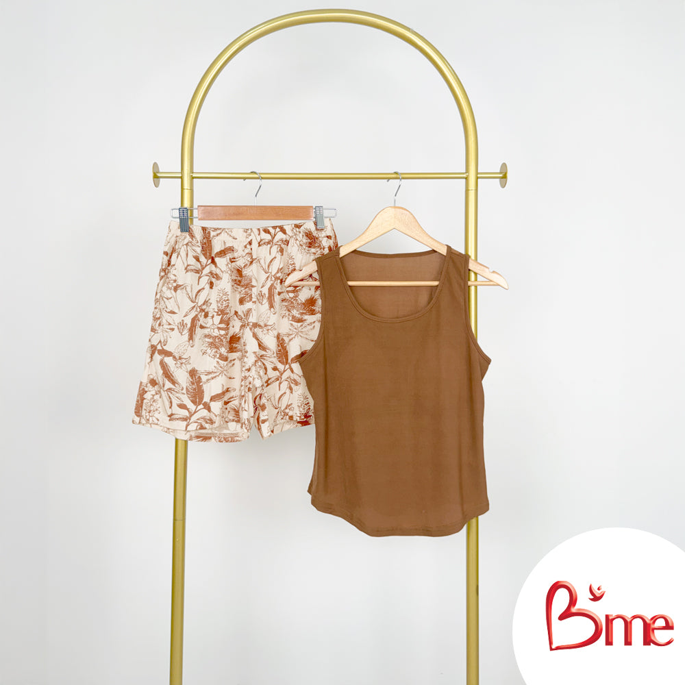 B'me ชุดเซ็ตรูปแบบเสื้อเสื้อแขนกุด พร้อมกางเกงขาสั้น รุ่น ME8821 มี 2 สี สีน้ำตาล สีเขียว